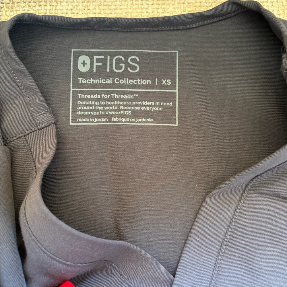 Figs Technical Collection Charcoal Scrub Top - Picture 4 of 4